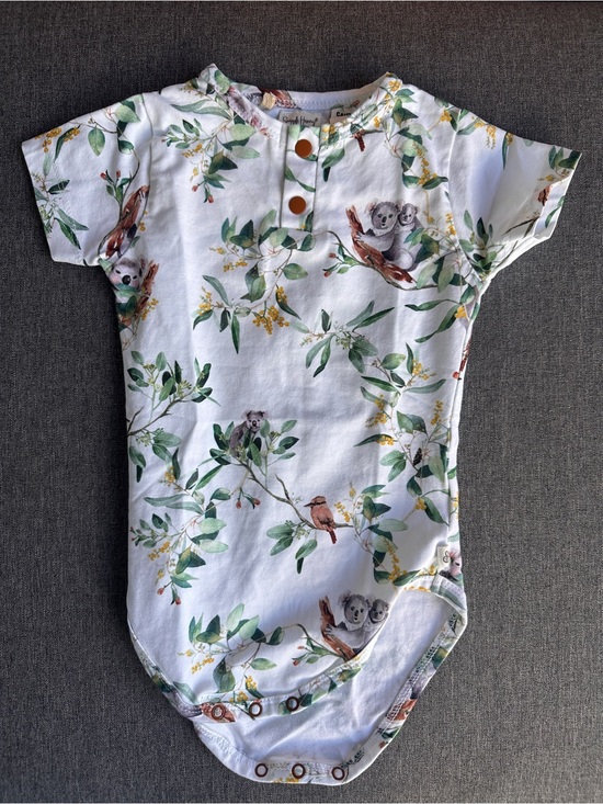 Snuggle hunny Other - White Short-Sleeve Baby One-Piece with Green Leaf & Koala Print